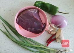 青椒炒猪肝的做法图解1