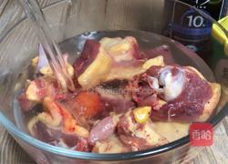 香菇烧鸭肉的做法图解1