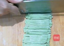 芹菜汁手擀面的做法图解8