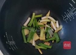 电饭锅焖鸡翅的做法图解5