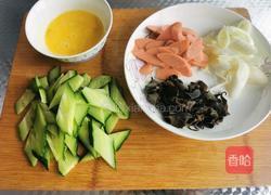 黄瓜火腿炒鸡蛋的做法图解2