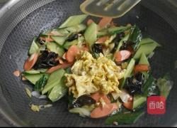 黄瓜火腿炒鸡蛋的做法图解7