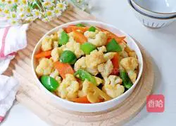 Illustration of how to stir-fry cauliflower with green pepper 12