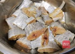 五香炸带鱼的做法图解1