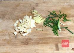 板栗焖鸡肉的做法图解4