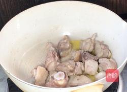板栗焖鸡肉的做法图解6