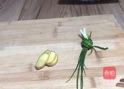 板栗萝卜猪骨汤的做法图解2