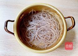 猪肉白菜炖粉条的做法图解2