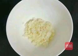 毛豆米炒火腿肠的做法图解2