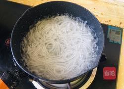 白菜粉条炖豆腐的做法图解1