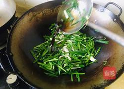 韭菜炒鱿鱼丝的做法图解9