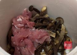 鹿茸菇瘦肉汤的做法图解7