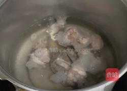 胡萝卜玉米排骨汤的做法图解3