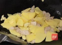 土豆烧五花肉的做法图解7
