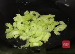 苦瓜炒鸡蛋的做法图解7