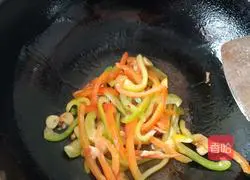Illustration of how to make green pepper and potato shreds 6