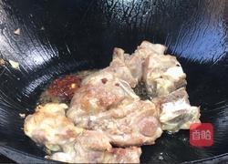 红萝卜烧排骨的做法图解5