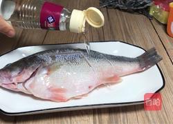 剁椒蒸鲈鱼的做法图解2