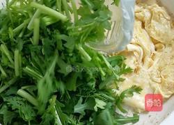 鸡蛋酱茼蒿的做法图解4