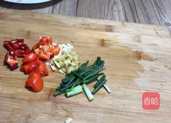 五花肉炒西兰花的做法图解3