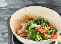 五花肉炒西兰花的做法图解9