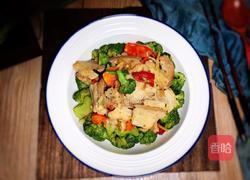 五花肉炒西兰花的做法图解12