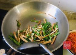 青椒豆干炒腊肠的做法图解5