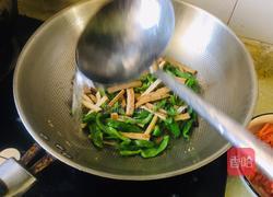 青椒豆干炒腊肠的做法图解6