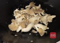 平菇炒鸡蛋的做法图解4