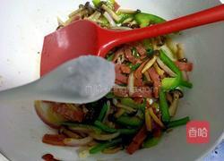青椒培根炒蟹味菇的做法图解14