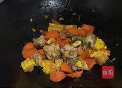 玉米胡罗卜烧排骨的做法图解8