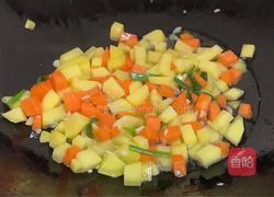胡萝卜土豆丁的做法图解7