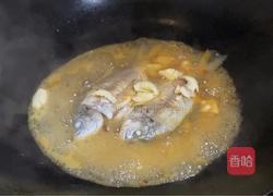 酱香鲫鱼的做法图解8
