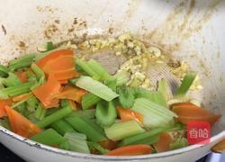 芹菜炒牛肉的做法图解8