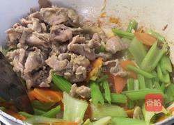 芹菜炒牛肉的做法图解9