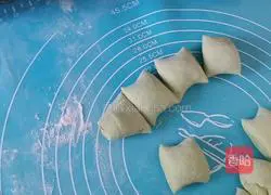 Spinach and Willow Leaf Steamed Buns Recipe Illustration 9