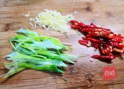 百合蘑菇炒肉片的做法图解3