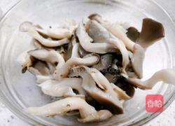 百合蘑菇炒肉片的做法图解6