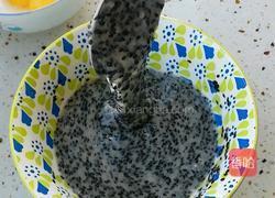 黑芝麻薄脆的做法图解2