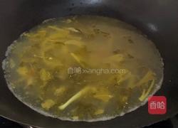 老坛酸菜面的做法图解2