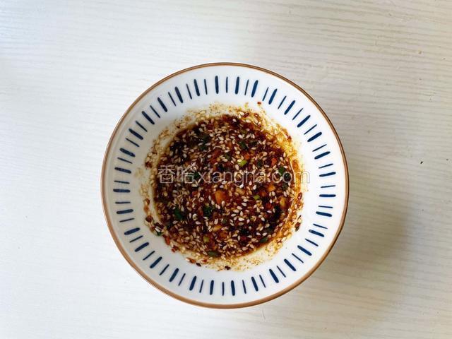 搅拌均匀即可沾豆腐食用了