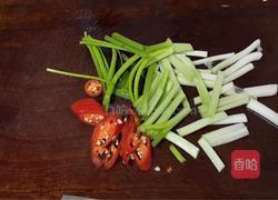 爆炒猪肝的做法图解1