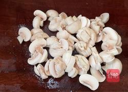 肉片炒蘑菇的做法图解1