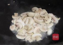 蘑菇炒鸡蛋的做法图解6