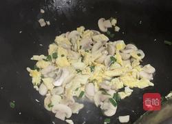 蘑菇炒鸡蛋的做法图解10