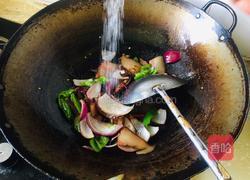 青椒洋葱炒腊肉的做法图解7