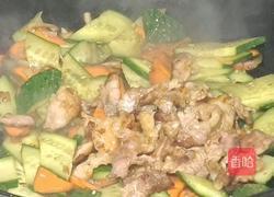 黄瓜胡萝卜炒肉片的做法图解9