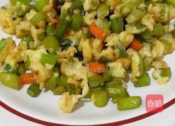 蒜苔胡萝卜炒蛋的做法图解7