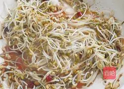 Illustration of how to make spicy and sour mung bean sprouts 6
