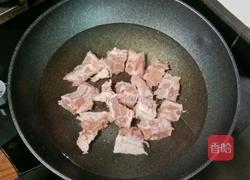 玉米萝卜排骨汤的做法图解2